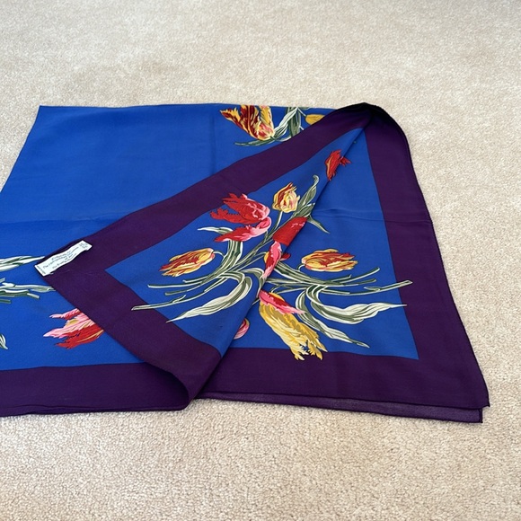 Parrot Tulip Shawl - Picture 4 of 7